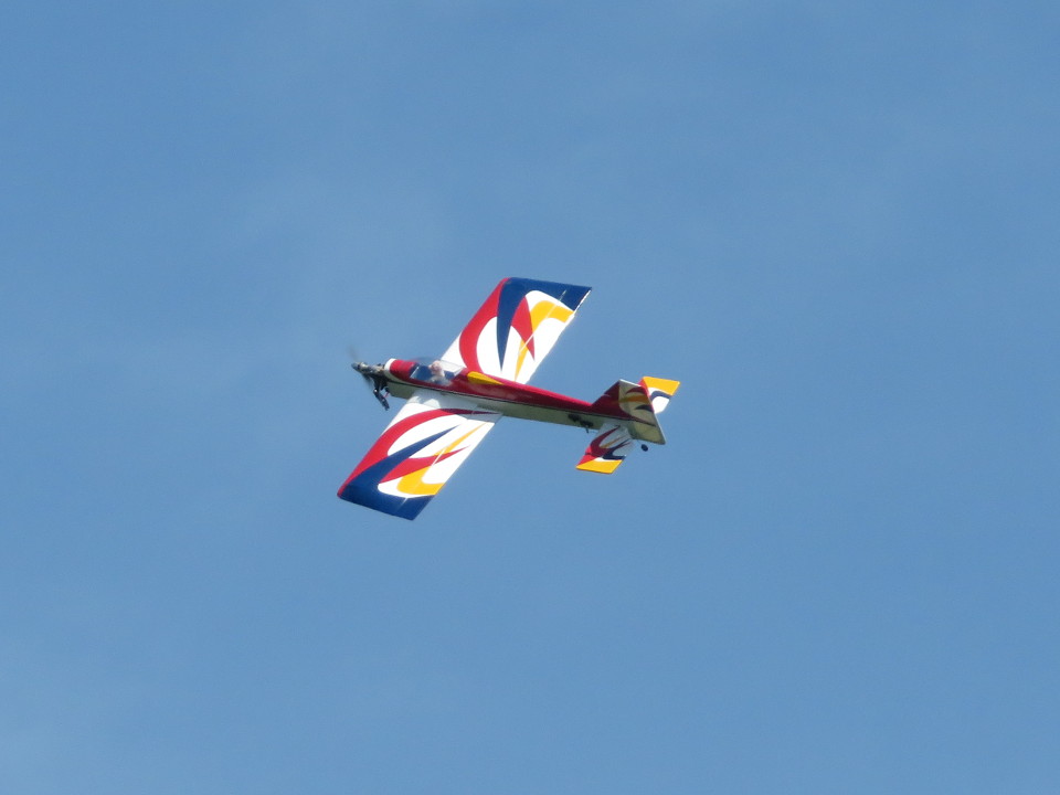 Arlen and Jim install new batteries
